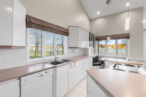 Kitchen - 781 Rue Fernet, Saint-Jean-Sur-Richelieu, QC - Indoor Photo Showing Kitchen With Double Sink