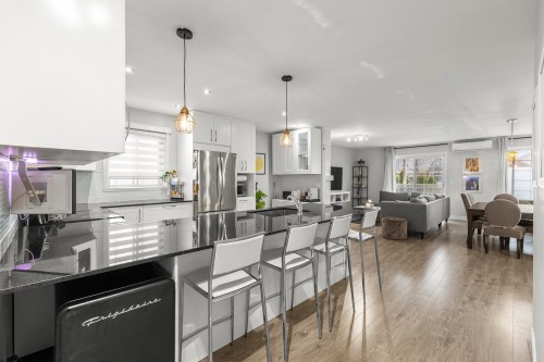 Kitchen - 1937 Boul. Guy-Bouchard, Montréal (Lasalle), QC - Indoor Photo Showing Kitchen With Upgraded Kitchen