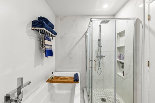 Bathroom - 1937 Boul. Guy-Bouchard, Montréal (Lasalle), QC - Indoor Photo Showing Bathroom