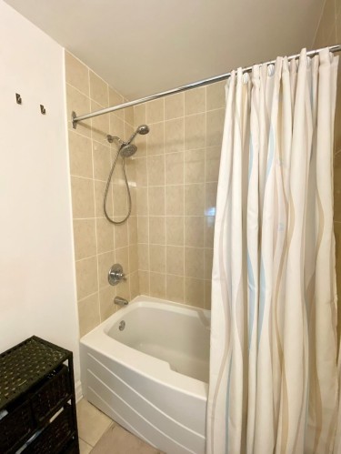 Master Bathroom - 107-945 Rue Muir, Montréal (Saint-Laurent), QC - Indoor Photo Showing Bathroom