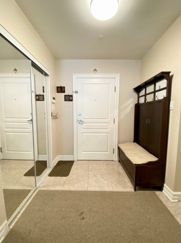 Mud Room - 107-945 Rue Muir, Montréal (Saint-Laurent), QC - Indoor Photo Showing Other Room