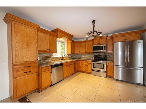 372 Kimble Dr, Fredericton, NB 