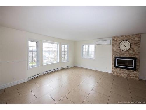 372 Kimble Dr, Fredericton, NB 