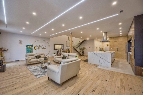 Salon - 2B Tsse Chatel, Laval (Sainte-Rose), QC - Indoor