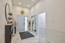 Hall d'entrée/Vestibule - 2B Tsse Chatel, Laval (Sainte-Rose), QC  - Indoor Photo Showing Other Room 