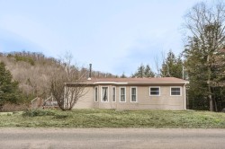 273 Ch. de la Colonie  Val-Des-Monts, QC J8N 4A4