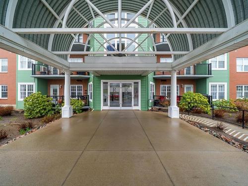 102 116 Larry Uteck Boulevard  Halifax, NS B3M 4T1