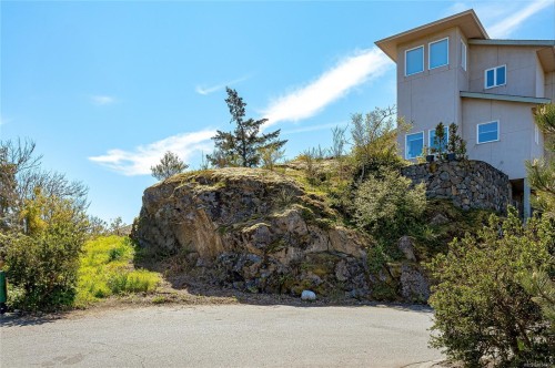 4280 Westervelt Pl, Saanich, BC 