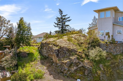 4280 Westervelt Pl, Saanich, BC 