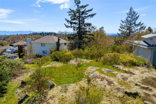 4280 Westervelt Pl, Saanich, BC 