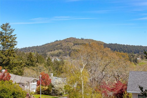 4280 Westervelt Pl, Saanich, BC 