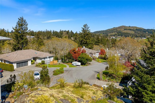 4280 Westervelt Pl, Saanich, BC 