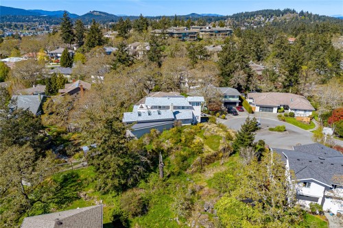 4280 Westervelt Pl, Saanich, BC 