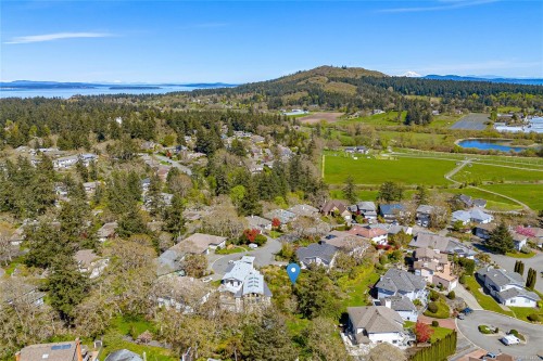 4280 Westervelt Pl, Saanich, BC 
