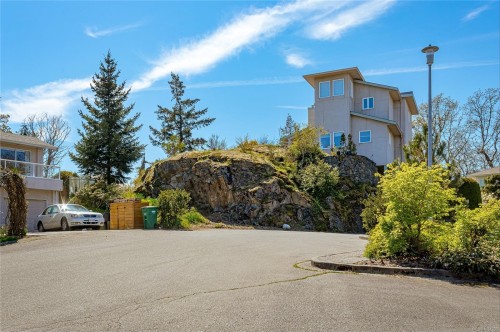 4280 Westervelt Pl, Saanich, BC 