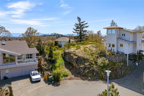 4280 Westervelt Pl, Saanich, BC 