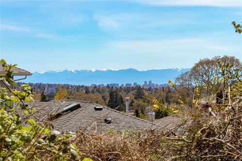 4280 Westervelt Pl, Saanich, BC 
