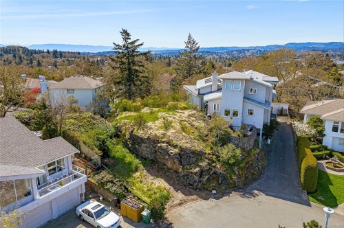 4280 Westervelt Pl, Saanich, BC 