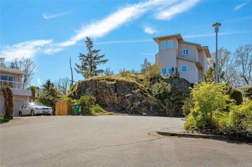 4280 Westervelt Pl, Saanich, BC 