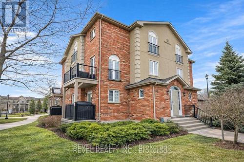 5 - 51 FERNDALE DRIVE S  Barrie, ON L4N 5W9