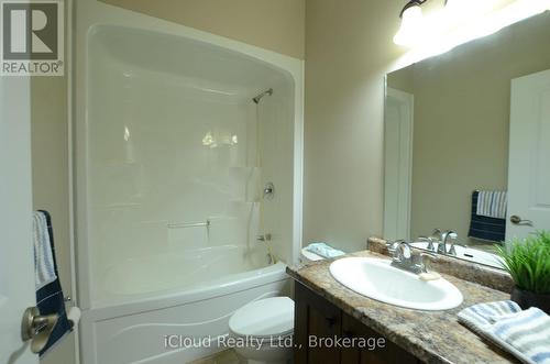 25 Rue Vanier, Tiny, ON - Indoor Photo Showing Bathroom