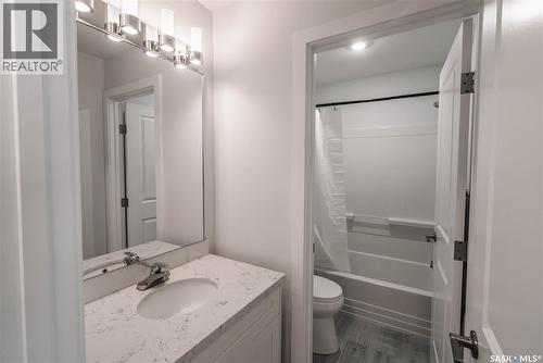 451 L Avenue S, Saskatoon, SK - Indoor Photo Showing Bathroom