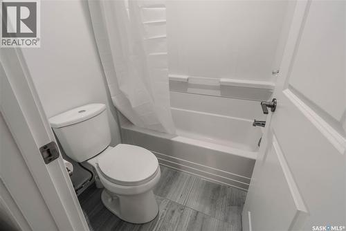 451 L Avenue S, Saskatoon, SK - Indoor Photo Showing Bathroom