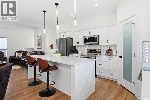 709 Sarazen Drive, Warman, SK - Indoor Photo Showing Kitchen With Upgraded Kitchen