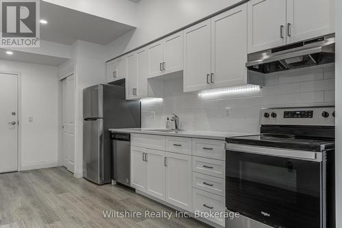 405 - 3 John Pound Road, Tillsonburg, ON - Indoor Photo Showing Kitchen With Upgraded Kitchen