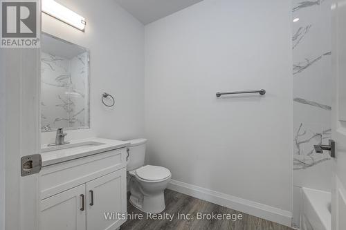 405 - 3 John Pound Road, Tillsonburg, ON - Indoor Photo Showing Bathroom