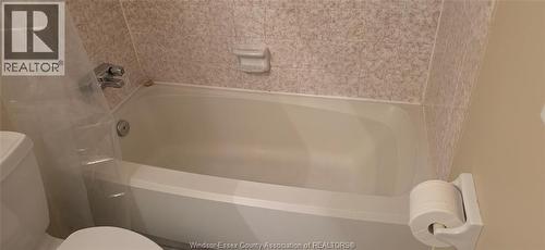 150 Park West Unit# 1112, Windsor, ON - Indoor Photo Showing Bathroom