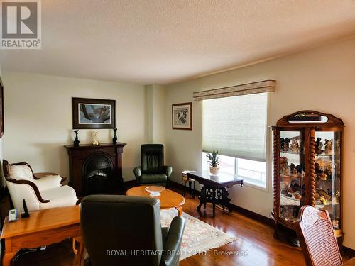 127 Knapton Drive, Newmarket (Woodland Hill), ON 