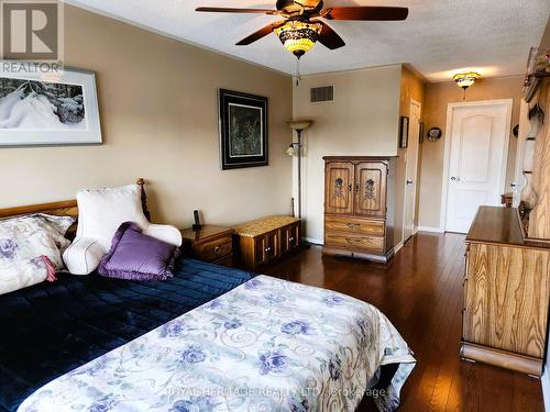 127 Knapton Drive, Newmarket (Woodland Hill), ON 