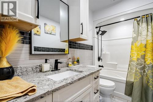104 Danforth Avenue, Leamington, ON - Indoor Photo Showing Bathroom