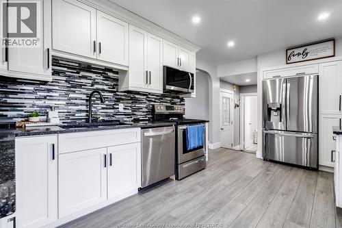 104 Danforth Avenue, Leamington, ON - Indoor Photo Showing Kitchen With Upgraded Kitchen