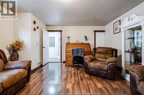 104 Danforth Avenue, Leamington, ON - Indoor Photo Showing Living Room