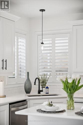 14 Mossgrove Drive, Kitchener, ON - Indoor Photo Showing Kitchen