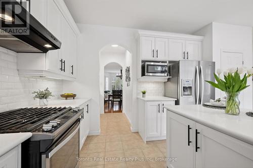 14 Mossgrove Drive, Kitchener, ON - Indoor Photo Showing Kitchen With Upgraded Kitchen