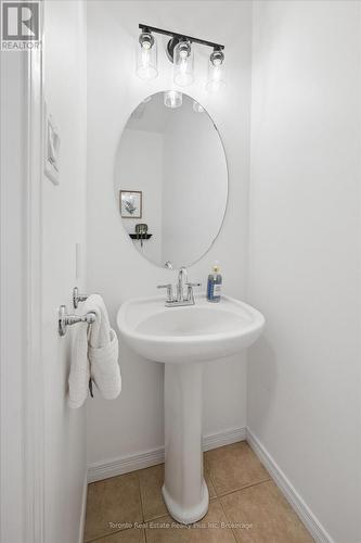 14 Mossgrove Drive, Kitchener, ON - Indoor Photo Showing Bathroom