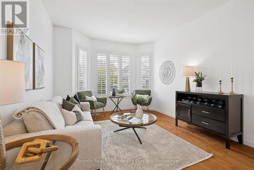 14 Mossgrove Drive, Kitchener, ON - Indoor Photo Showing Living Room