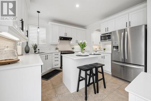 14 Mossgrove Drive, Kitchener, ON - Indoor Photo Showing Kitchen With Upgraded Kitchen