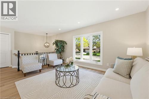 99 Oakhurst Crescent, Kitchener, ON - Indoor Photo Showing Living Room