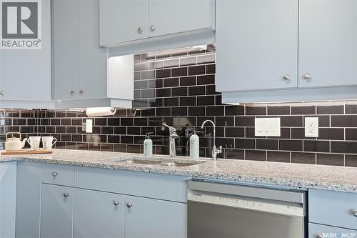 436 623 Saskatchewan Crescent W, Saskatoon, SK - Indoor Photo Showing Kitchen