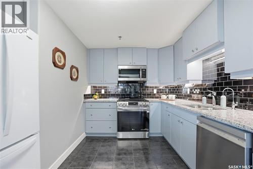 436 623 Saskatchewan Crescent W, Saskatoon, SK - Indoor Photo Showing Kitchen With Double Sink