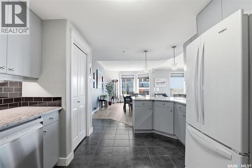 436 623 Saskatchewan Crescent W, Saskatoon, SK - Indoor Photo Showing Kitchen