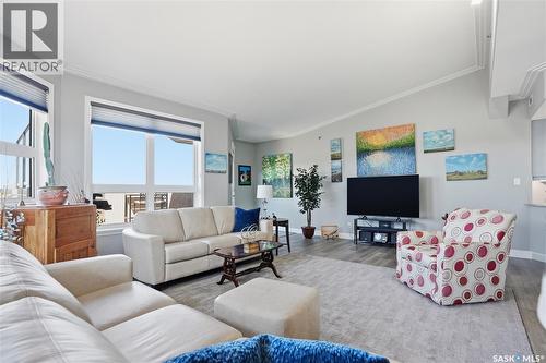 436 623 Saskatchewan Crescent W, Saskatoon, SK - Indoor Photo Showing Living Room
