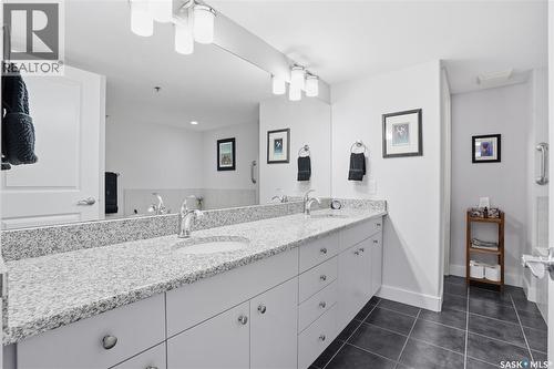 436 623 Saskatchewan Crescent W, Saskatoon, SK - Indoor Photo Showing Bathroom