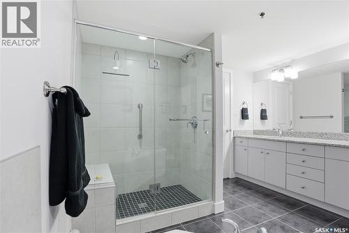 436 623 Saskatchewan Crescent W, Saskatoon, SK - Indoor Photo Showing Bathroom