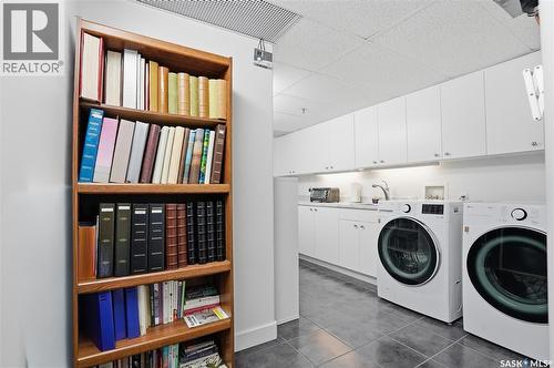 436 623 Saskatchewan Crescent W, Saskatoon, SK - Indoor Photo Showing Laundry Room