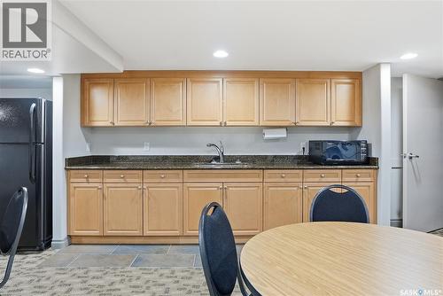 436 623 Saskatchewan Crescent W, Saskatoon, SK - Indoor Photo Showing Kitchen